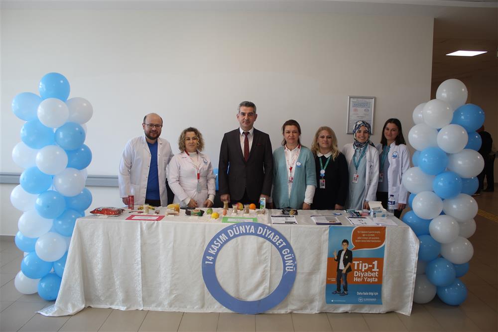 14 Kasım Dünya Diyabet Günü nedeniyle hastanemiz poliklinik binası giriş katımızda eğitim ve bilgilendirme standı açıldı.